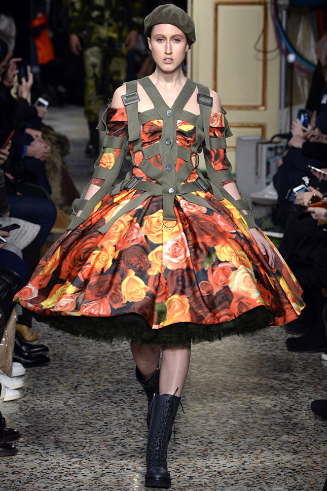 Moschino �����-���� 2017