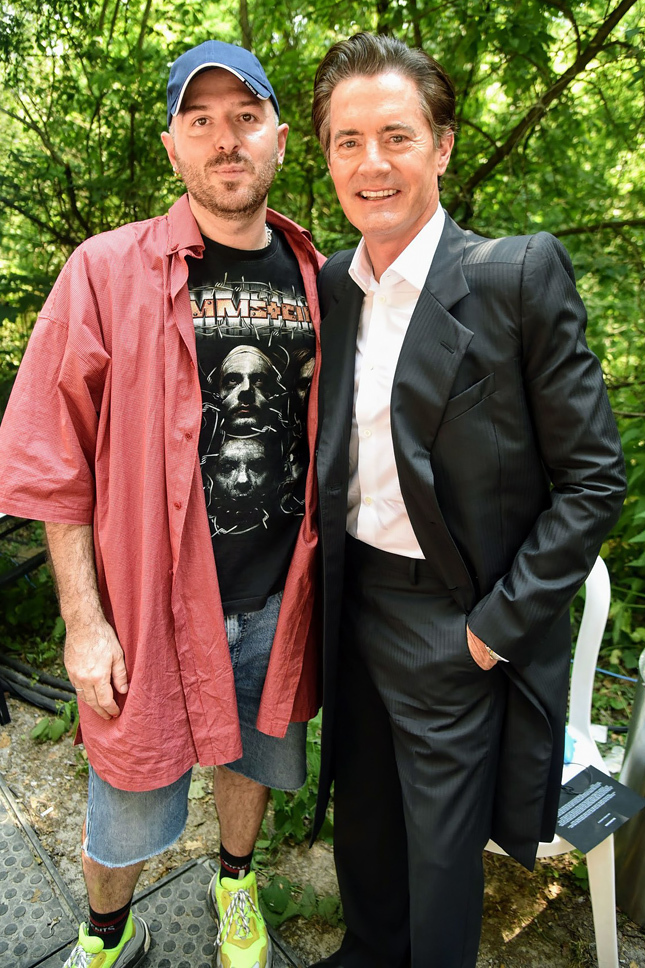 ����� �������� � ���� ��������� �� ������ Balenciaga � ������